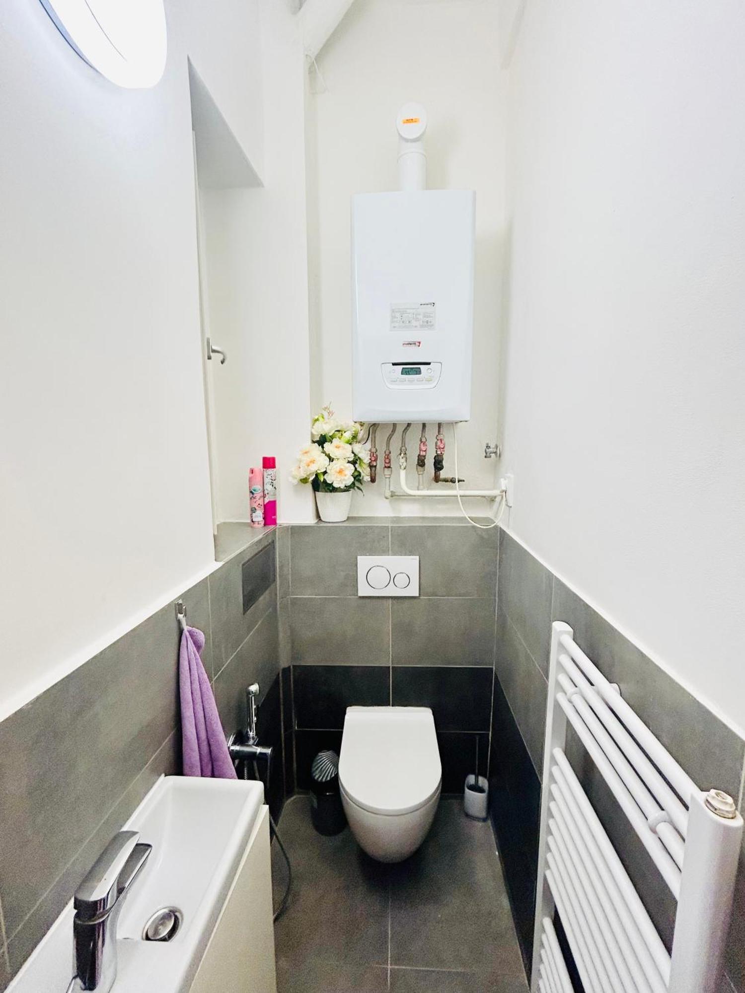 Modern Spacious Apartment In Center Прага Экстерьер фото